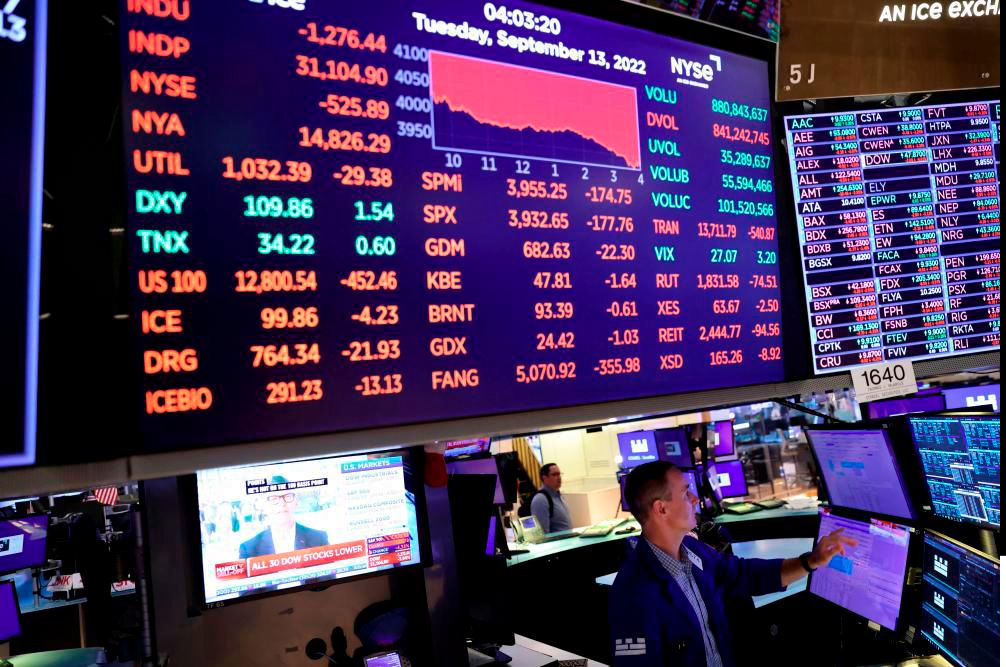 Análisis financiero en acción: Sesión de balances para evaluar la salud financiera de las empresas.